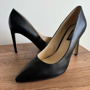 Nine West - Women's Tatiana Black Leather Dress Pump size 8